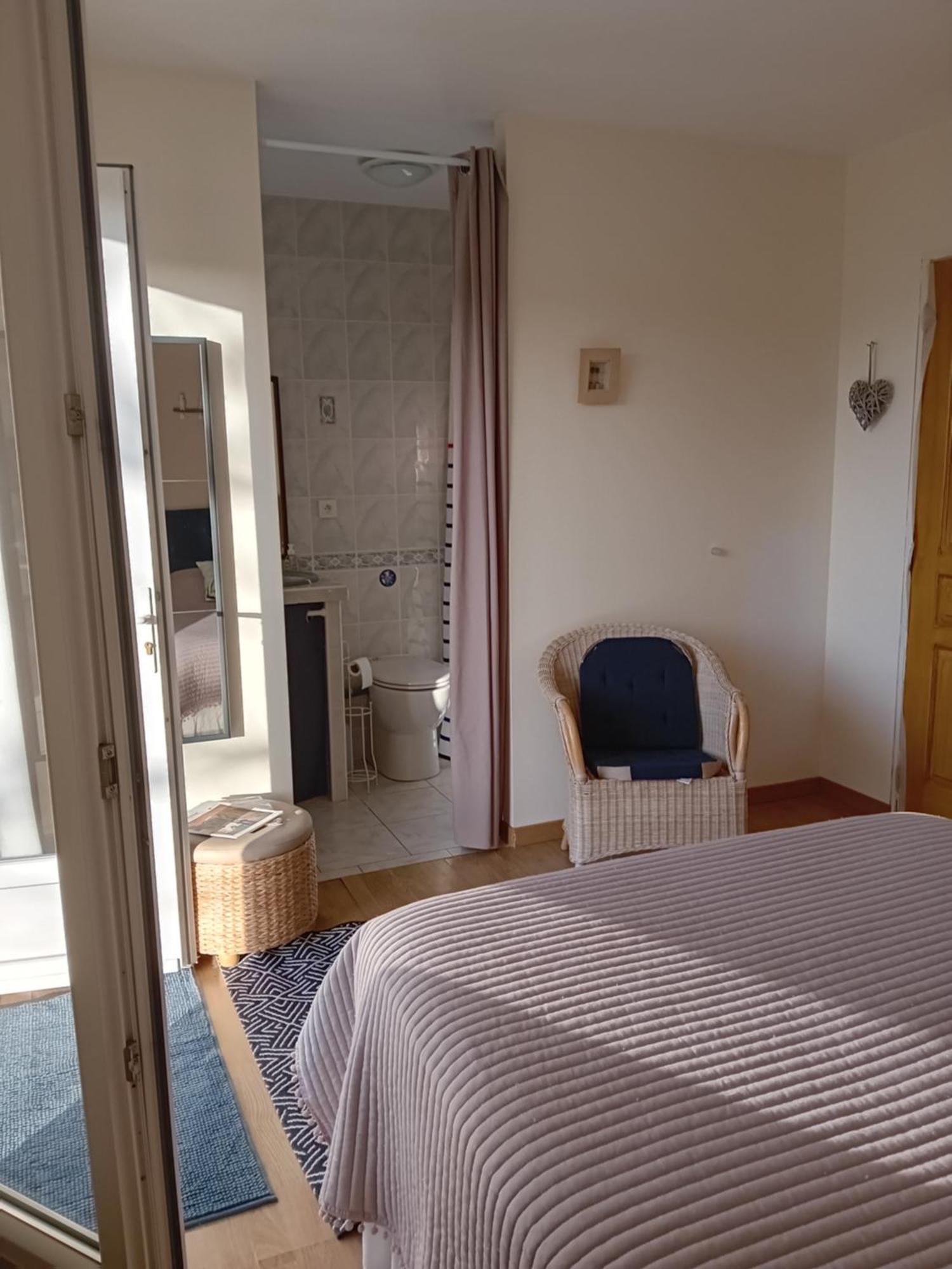 Cocooning Au Saut Du Loup Bed & Breakfast Lavergne  Bagian luar foto